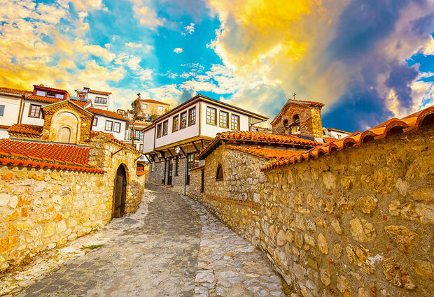 Kosovalı Büyük Balkanlar Turu AJet ile Extra Turlar ve Akşam Yemekleri Dahil SKP-SJJ