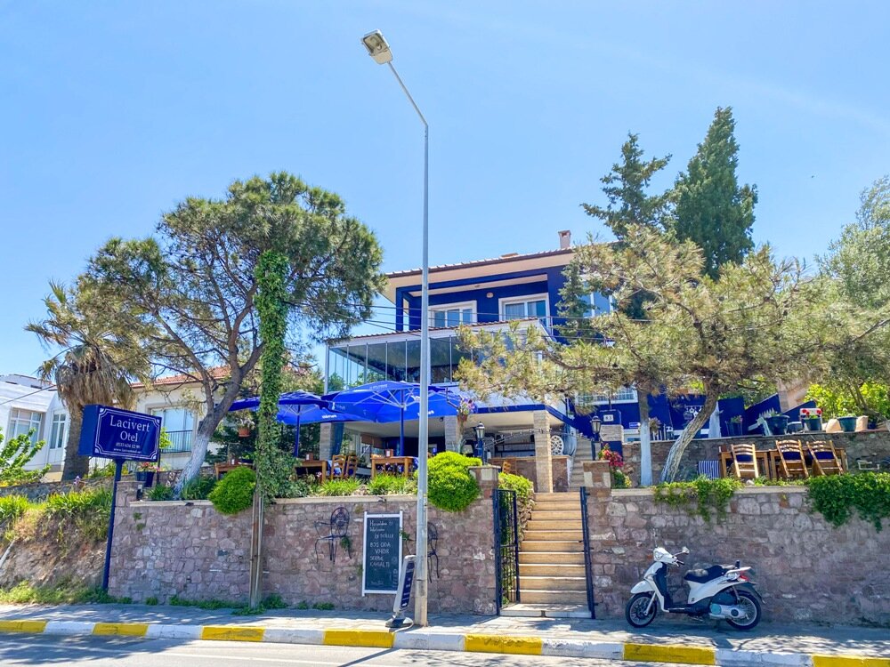 Lacivert Otel Ayvalık