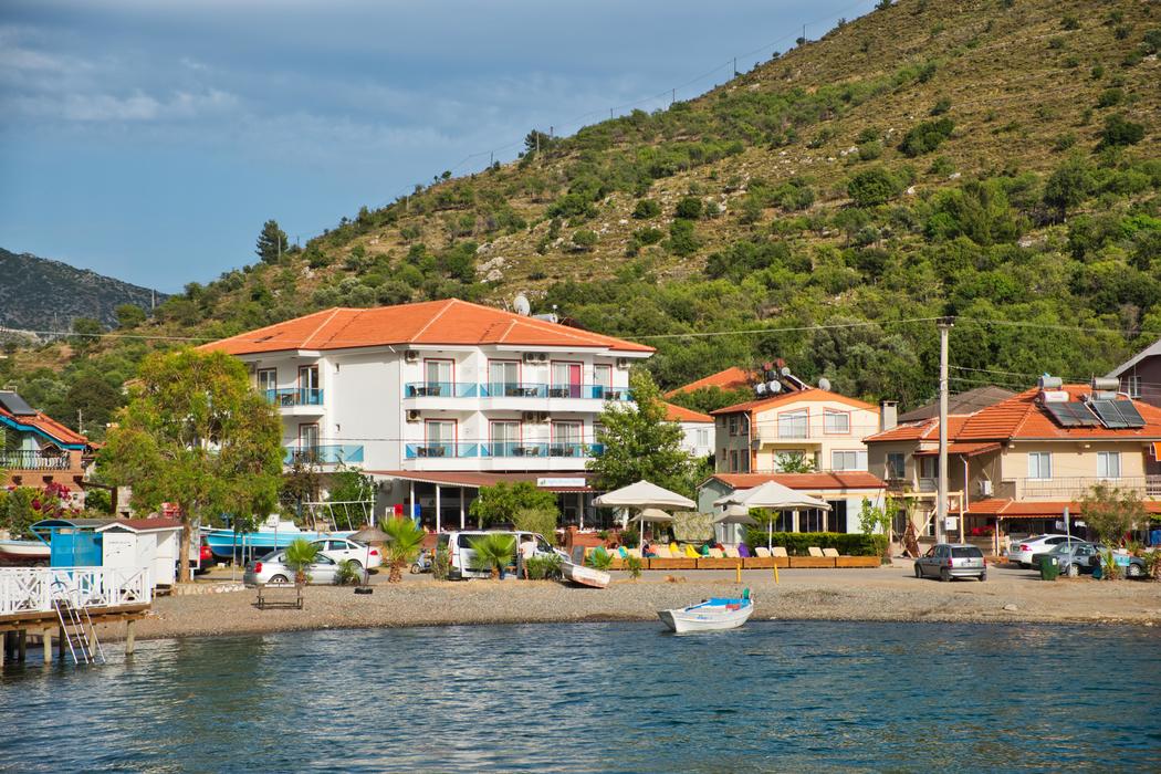 Defne Lorina Otel