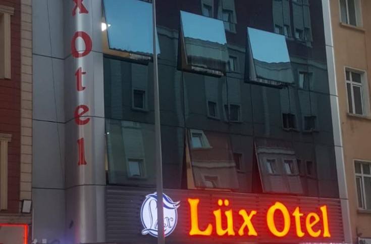 Lüx Otel