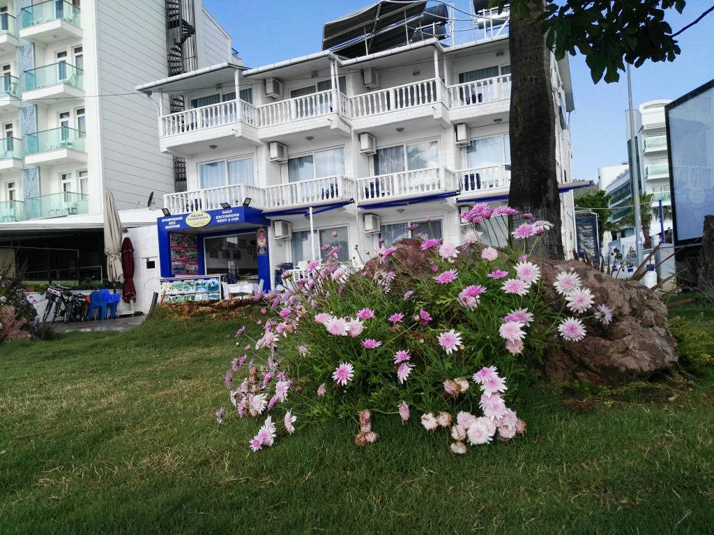 Uysal Motel Beach