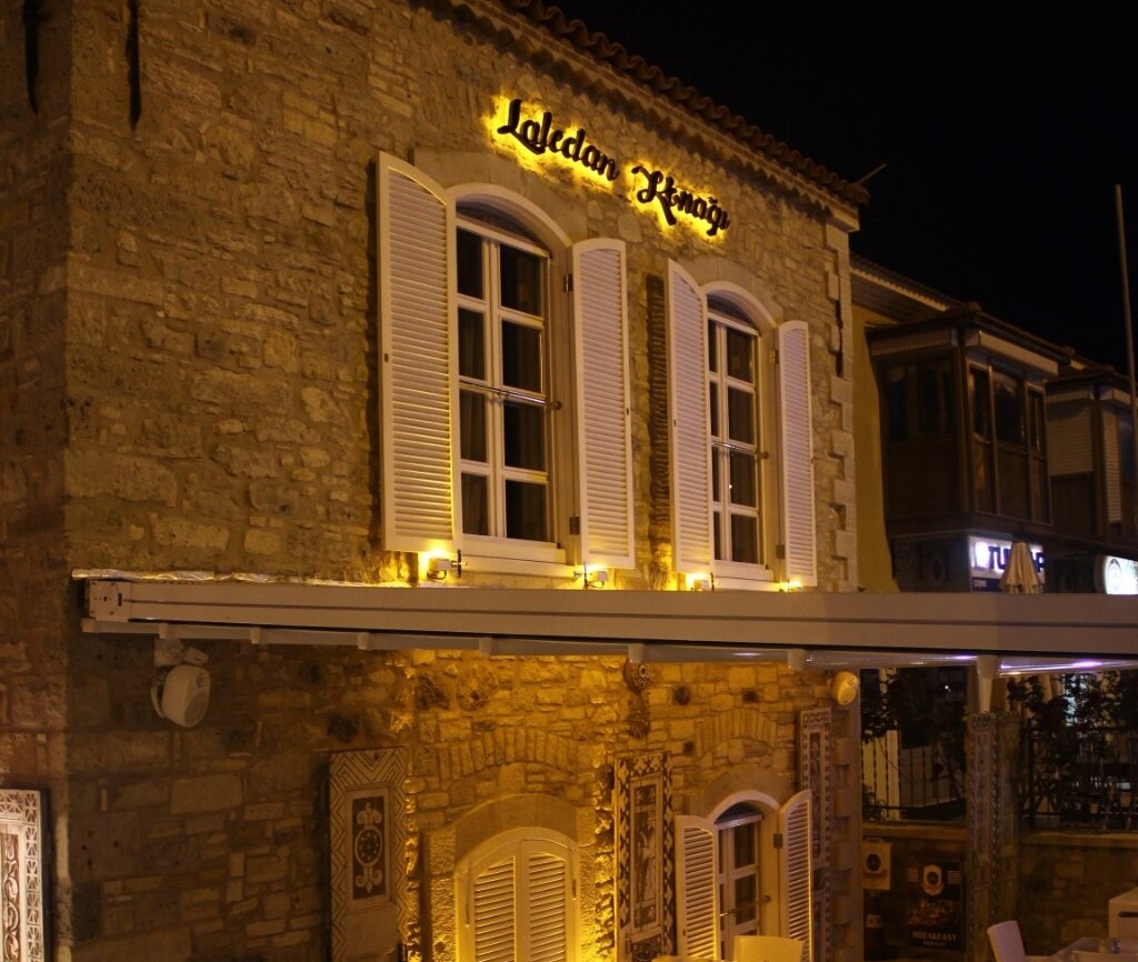 Laledan Hotel
