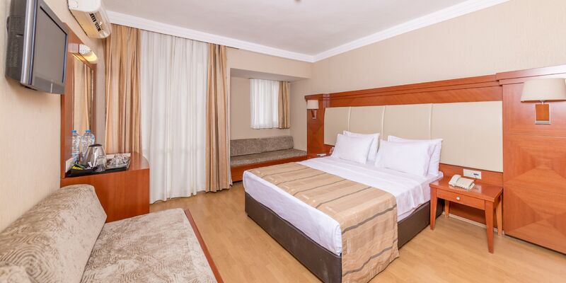 Julian Club Hotel