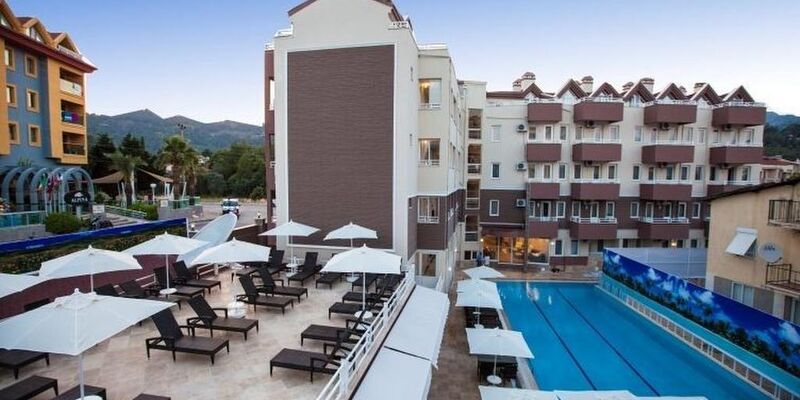Comet Deluxe Hotel