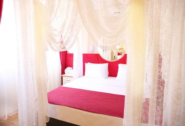 Comet Deluxe Hotel