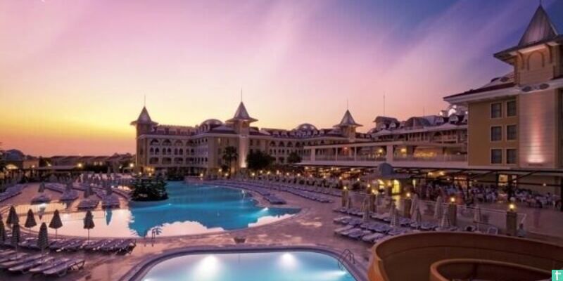 Side Star Resort