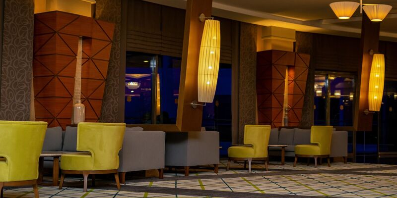 Commodore Elite Suites & Spa (18+)