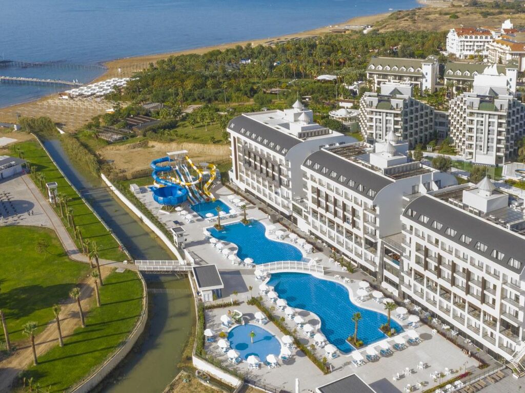 Diamond De Luxe Hotel Resort & Spa