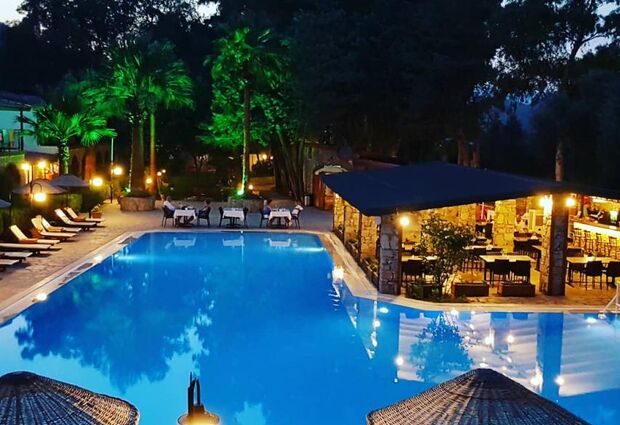 Alados Otel