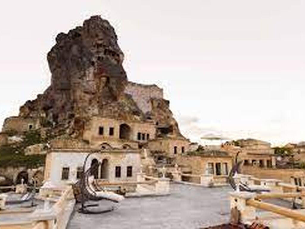Solo Cave Suites