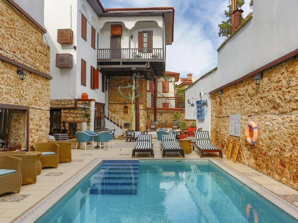 Atelya Art Hotel