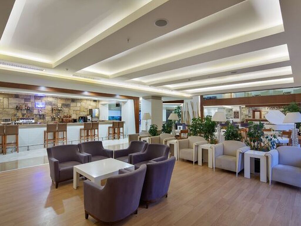 Crystal Green Bay Resort & Spa