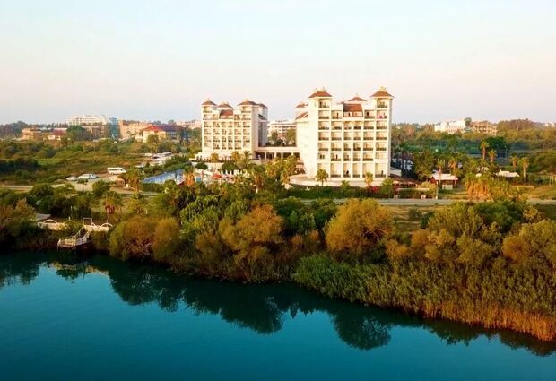 Lrs Lake River Side Hotel & Spa