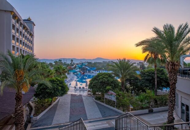 Lrs Lake River Side Hotel & Spa