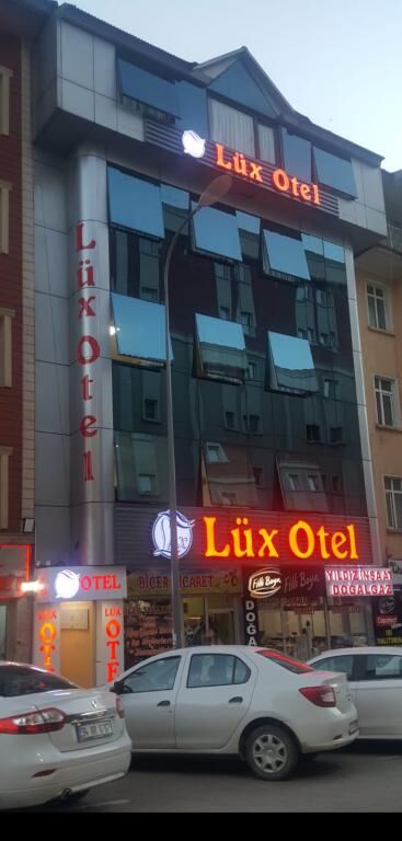 Lüx Otel