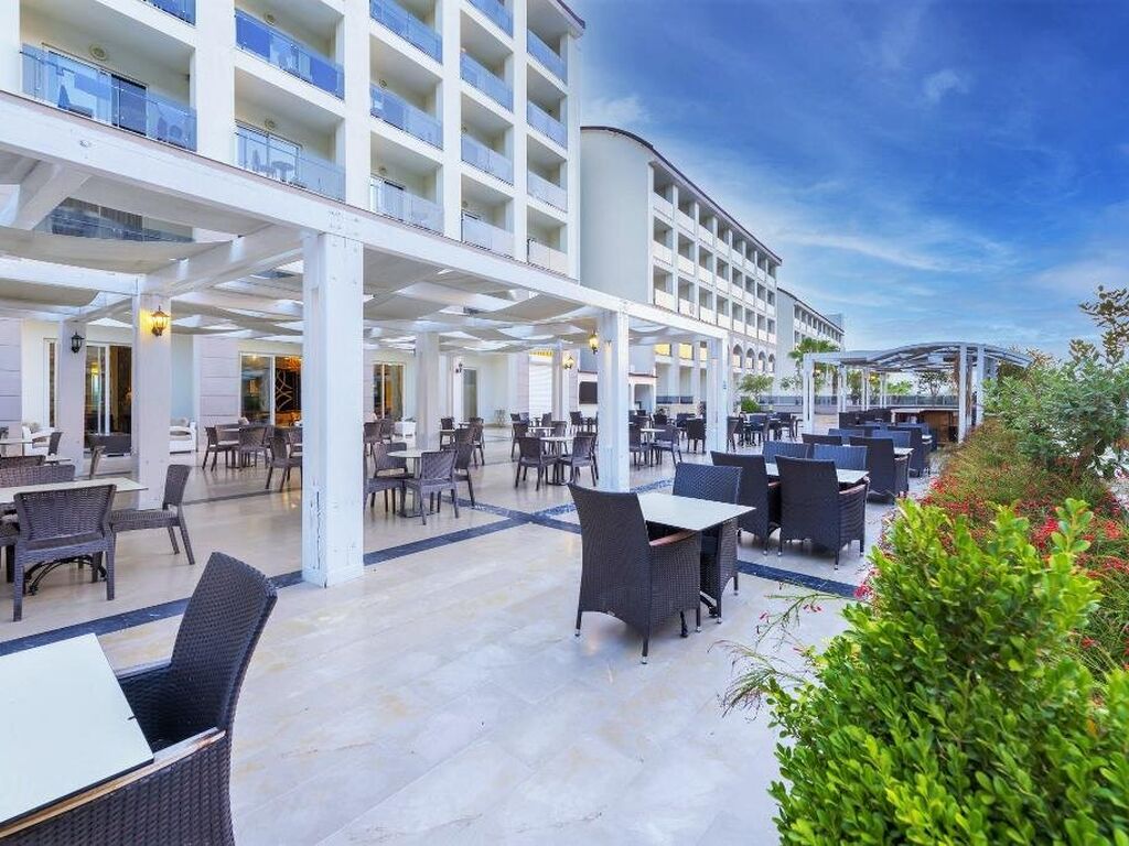 Lrs Port River Hotel & Spa