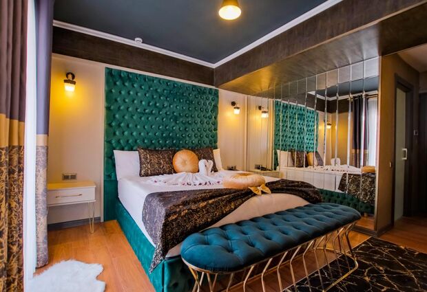 Moonday Hotel