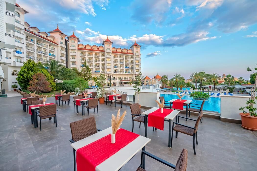 Serenis Hotel