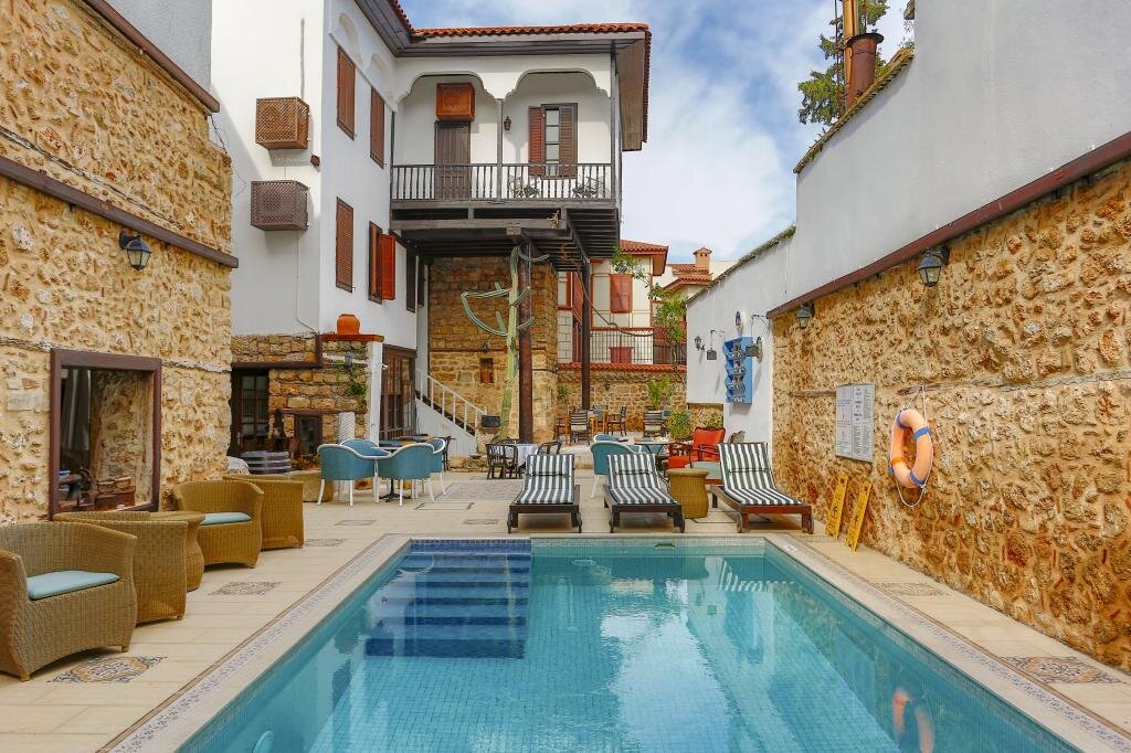 Atelya Art Hotel
