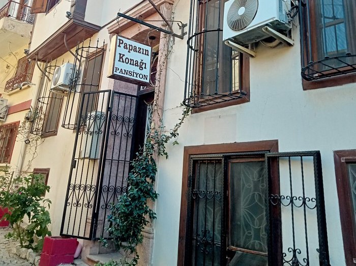 Papazın Konağı