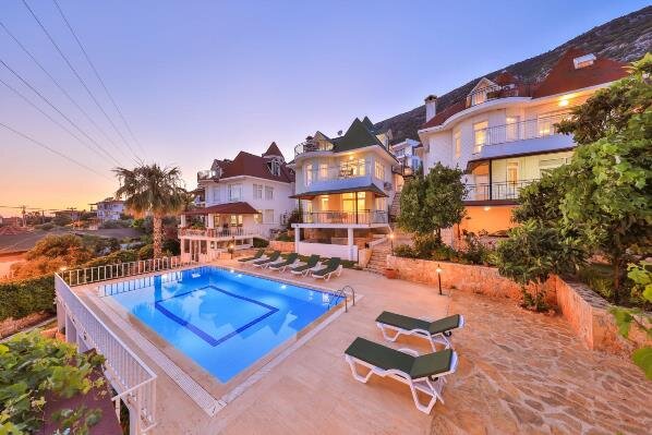 3 House Apart