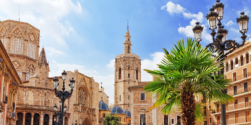 Malaga & Sevilla & Cordoba & Granada Özel Havayolları ile 4 Gece (LEI-LEI)