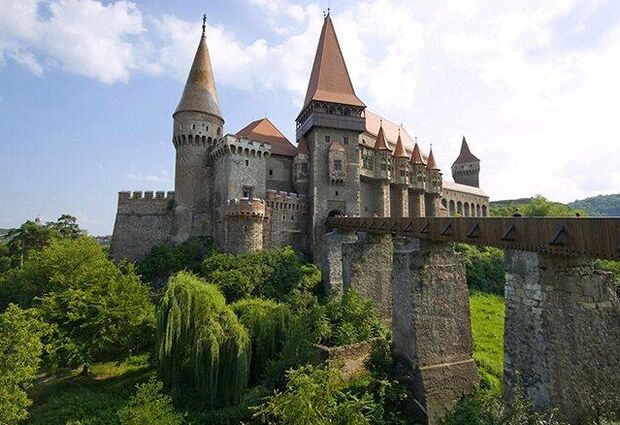 Drakula'nın İzinde Otobüs İle Transilvanya & Bükreş Turu 2 Gece