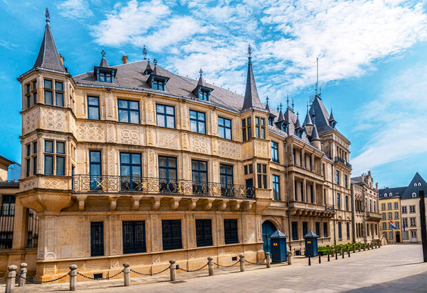 İzmir den SunExpress ile Benelüks - Paris - Almanya Turu 6 Gece 8 Gün 