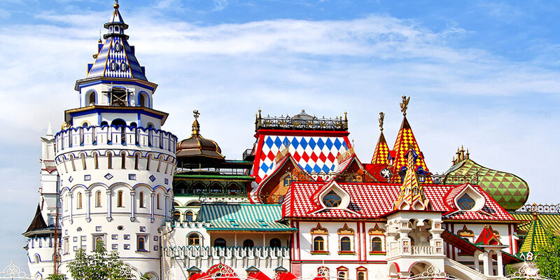 Kraliçe: St. Petersburg Turu - (LED)