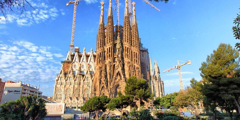 Antalya'dan Direkt Sefer ile Barcelona Rotası Turu