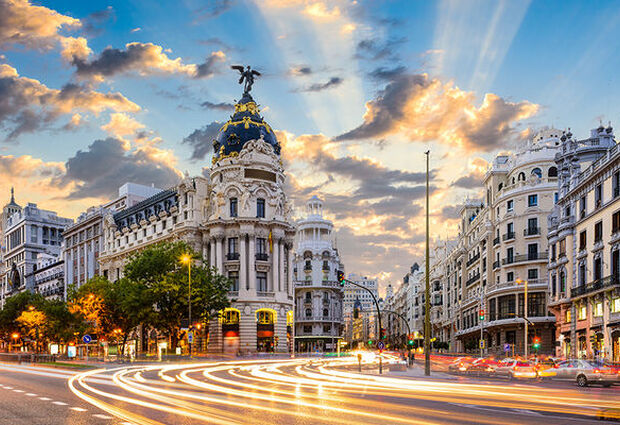 Malaga & Sevilla & Cordoba & Granada Özel Havayolları ile 4 Gece (LEI-LEI)